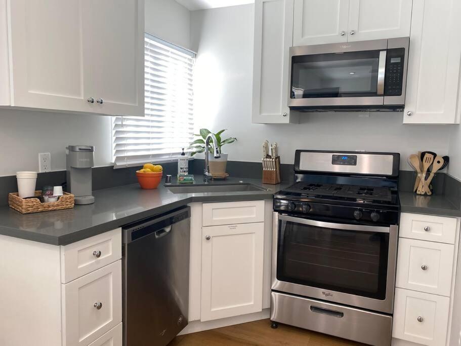 Steps To The Beach, Main Street And Pacific City - Ocean Views Huntington Beach Extérieur photo